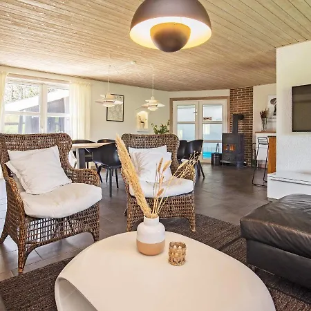 10 Person Holiday In Bl Vand Blavand
