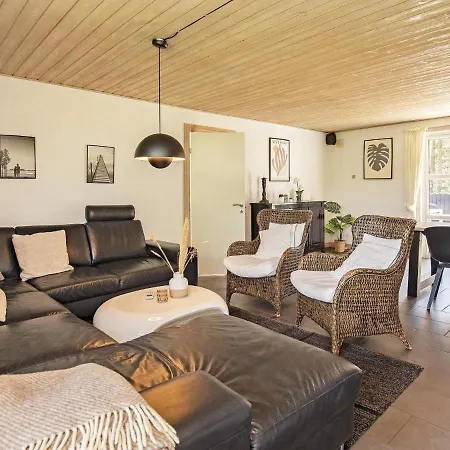 10 Person Holiday In Bl Vand Blavand