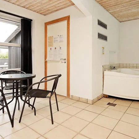 10 Person Holiday In Bl Vand بيت للعطل *